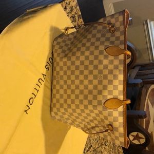 Louis Vuitton bag very nice bag kept it very well